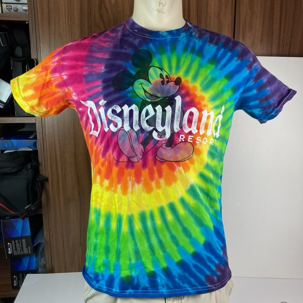 Rare Vintage Rainbow Pride Disneyland Resort Tie-Dye T-Shirt Adult M